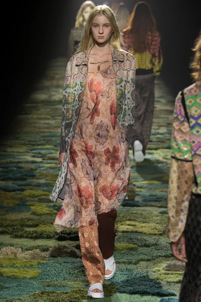 Look 13